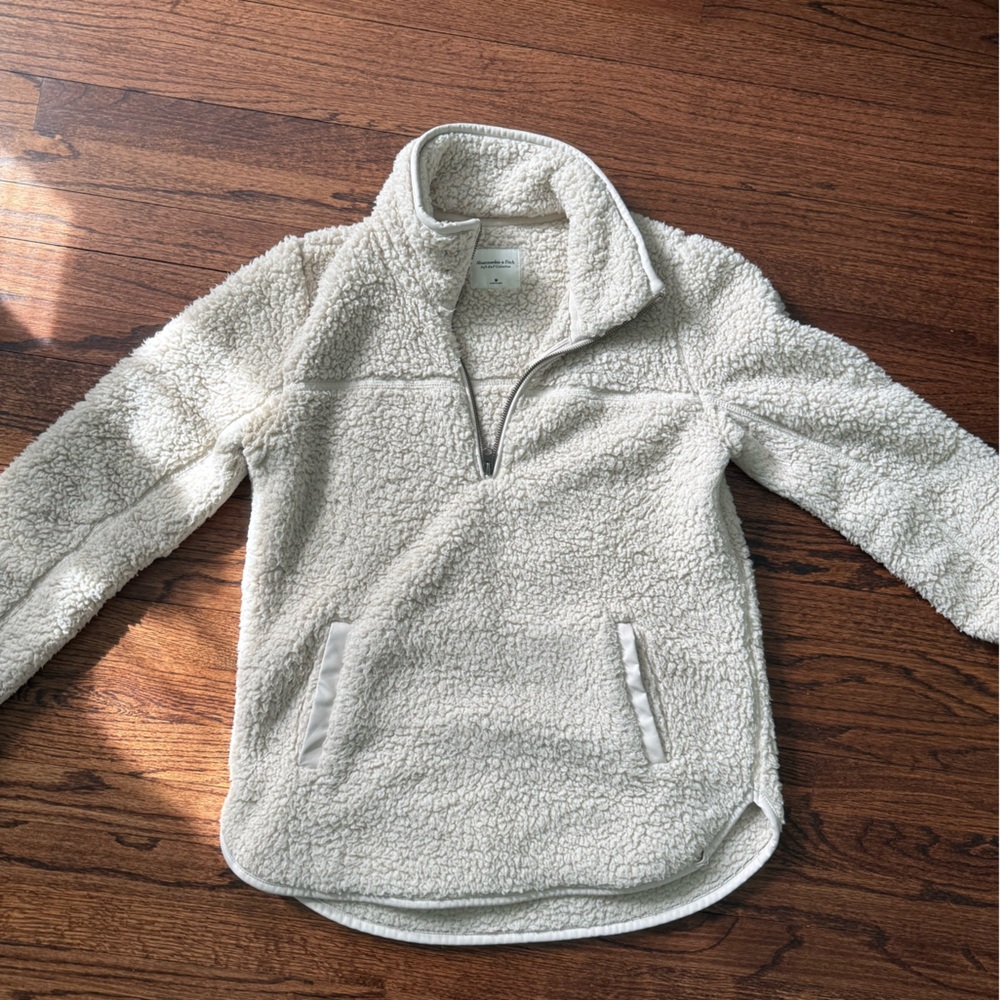 ABERCROMBIE - Cream Sherpa Pullover - size MEDIUM